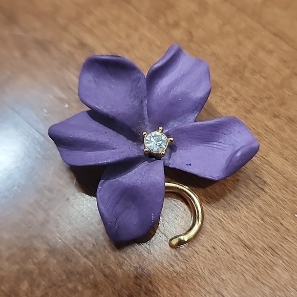 Joan Rivers Accessories - Vintage Joan Rivers Purple Flower Gold Rhinestone Brooch Pin​​​​